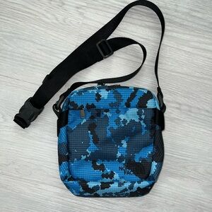 The North Face Blue Camo Shoulder Bag Travel Satchel